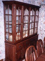 Custom Deluxe 4-Door Display Hutch
