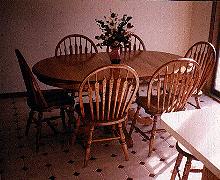 Single Pedestal Round Table
